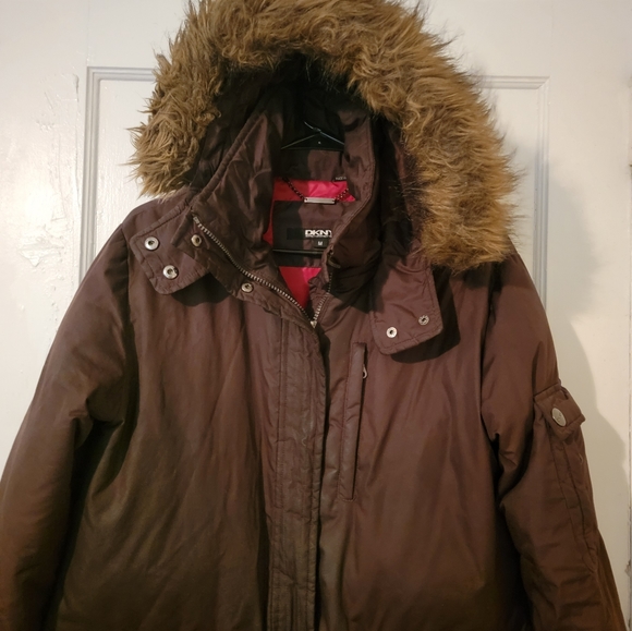 Like new DKNY puffer coat with removable hood - Picture 8 of 9